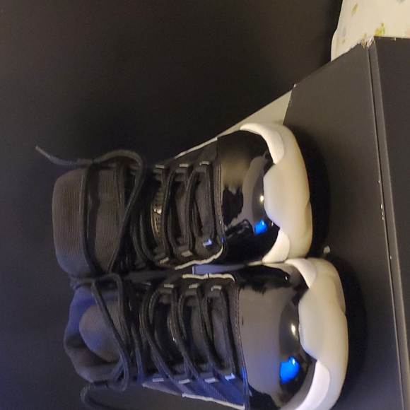 AIR JORDAN 11 RETRO SIZE 8 - Picture 3 of 9